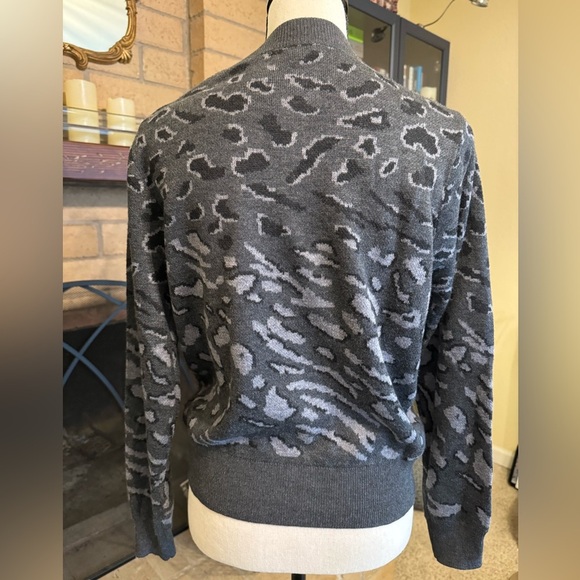 HEARTLOOM Anthropologie Natalia Grey Animal Print Crewneck Sweater - Medium - Picture 5 of 15